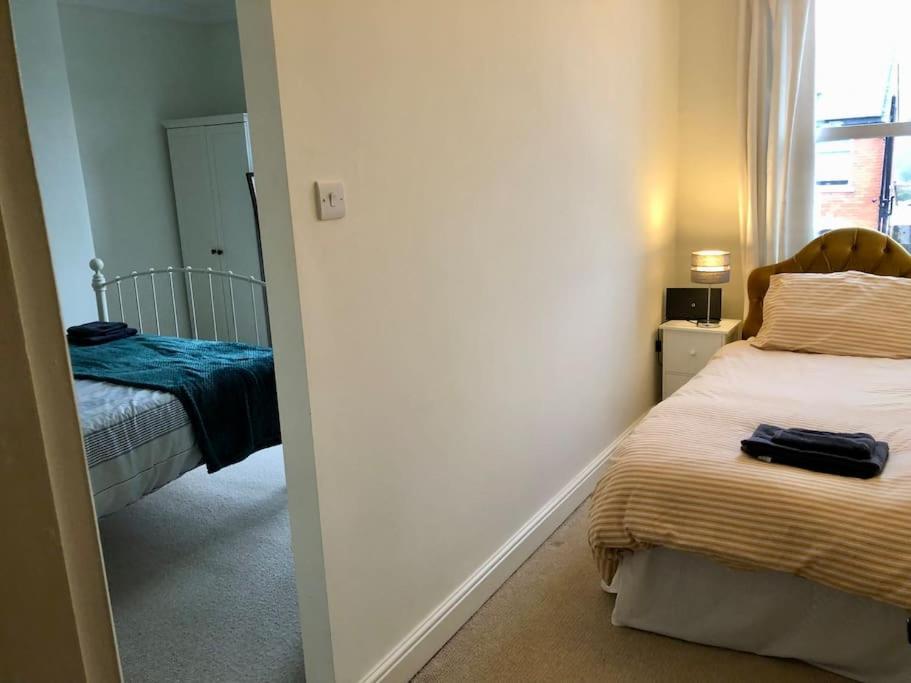 Spacious Victorian Townhouse With Cathedral Views Lincoln Esterno foto